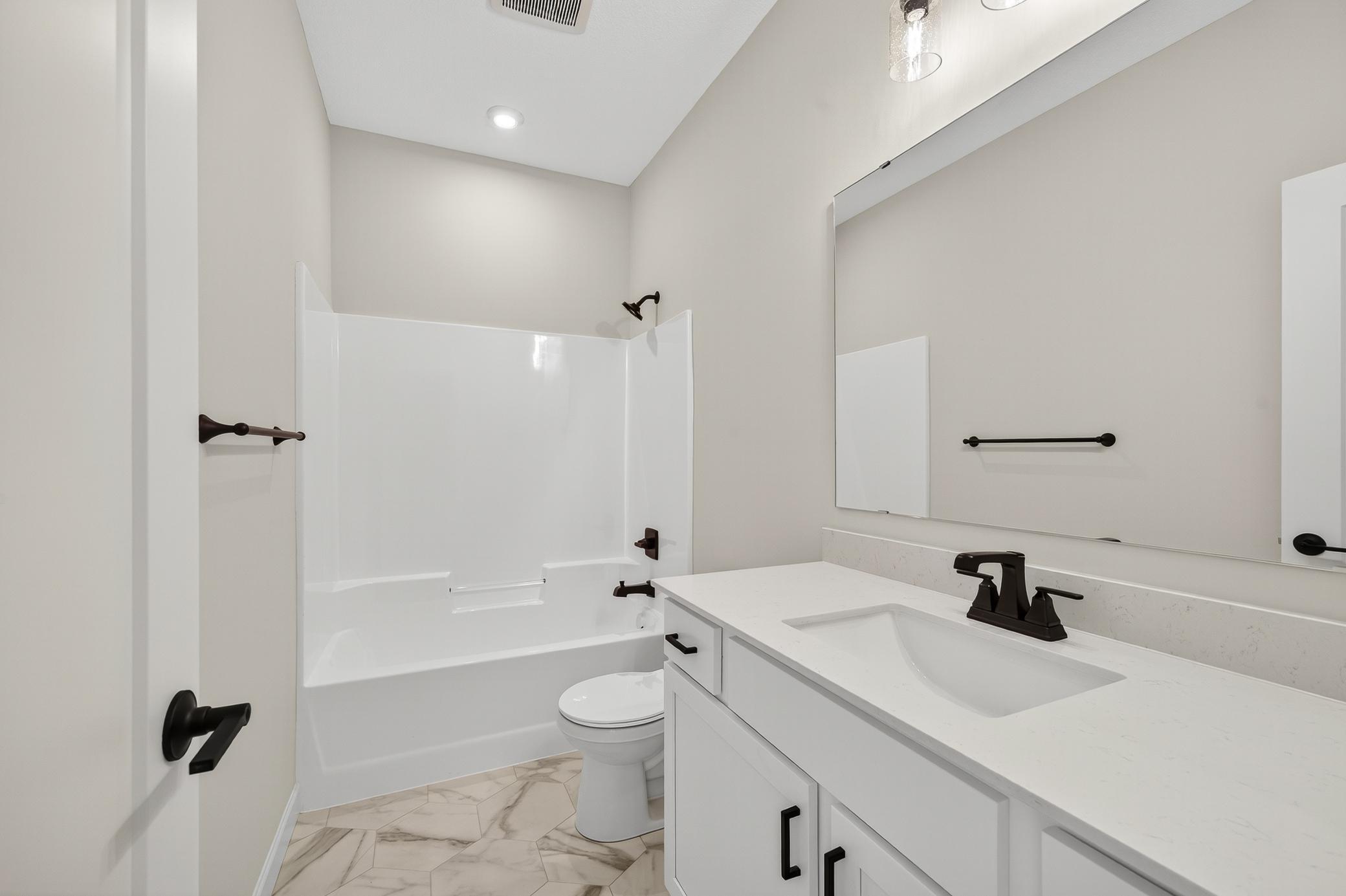 11-924 Yellowcrest St SW-13.jpg