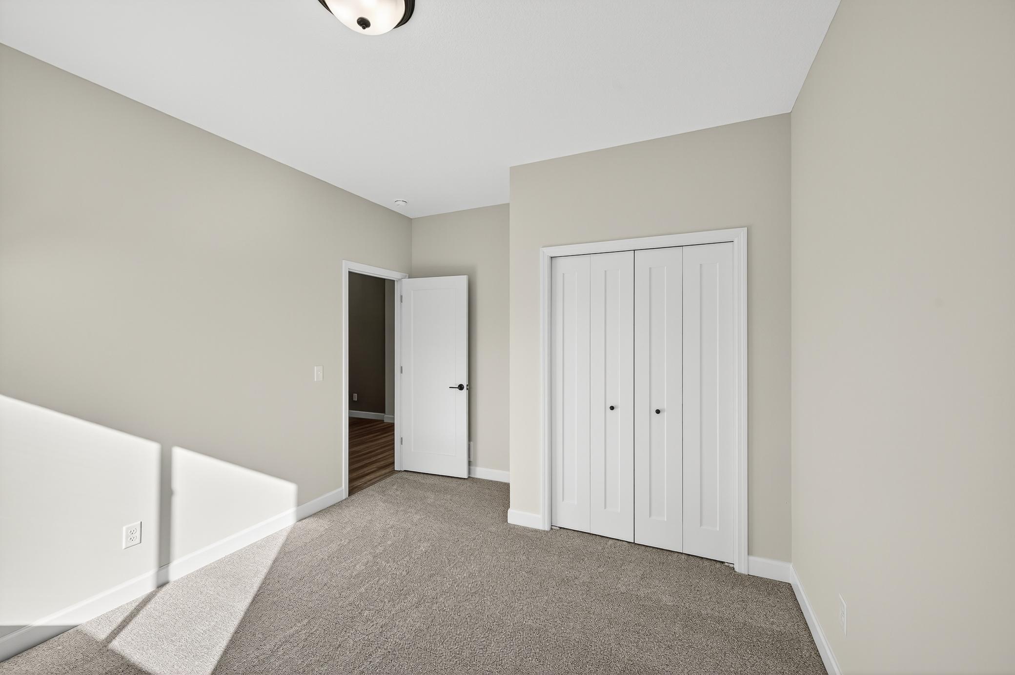 14-924 Yellowcrest St SW-16.jpg