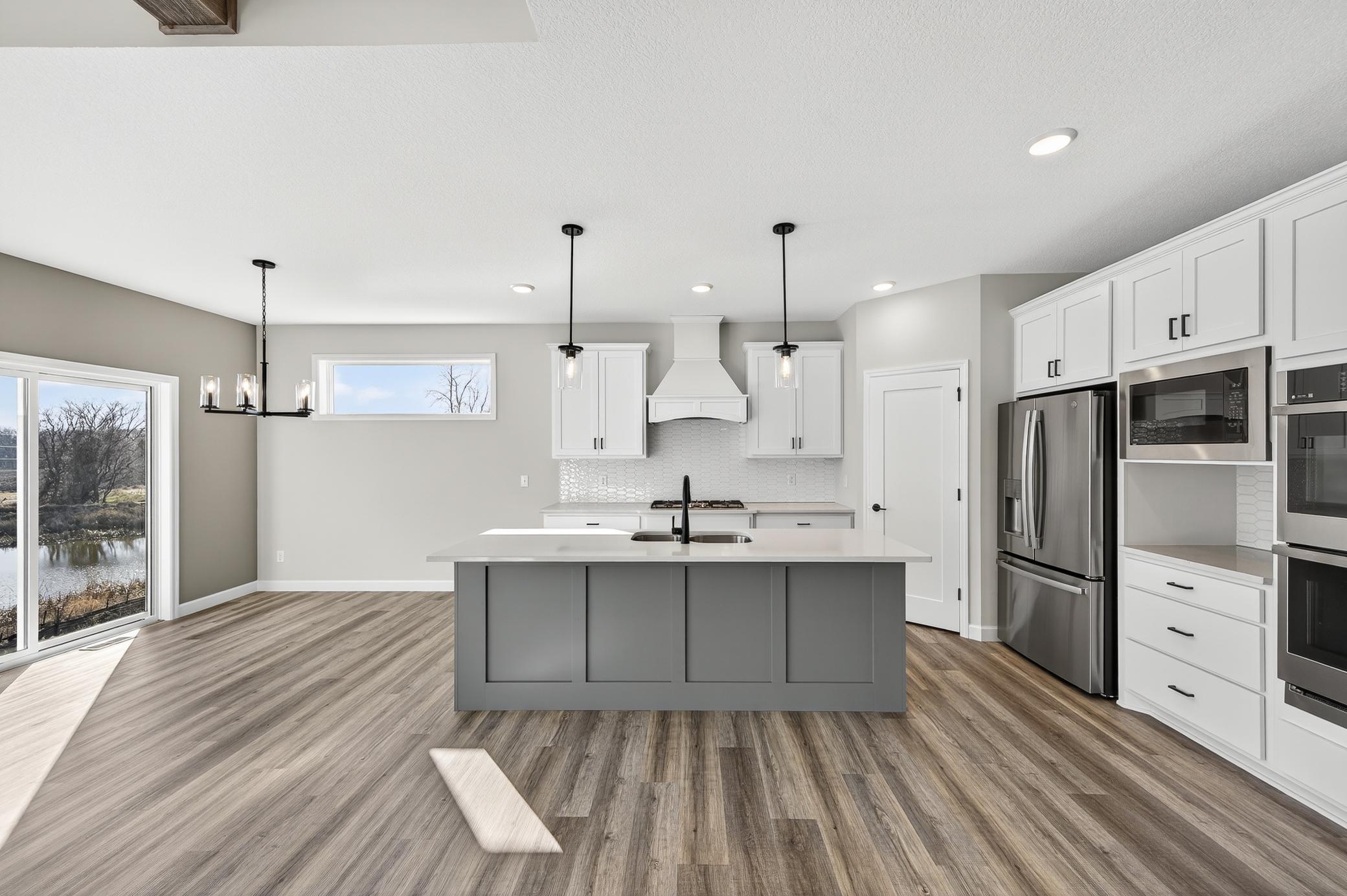 18-924 Yellowcrest St SW-20.jpg