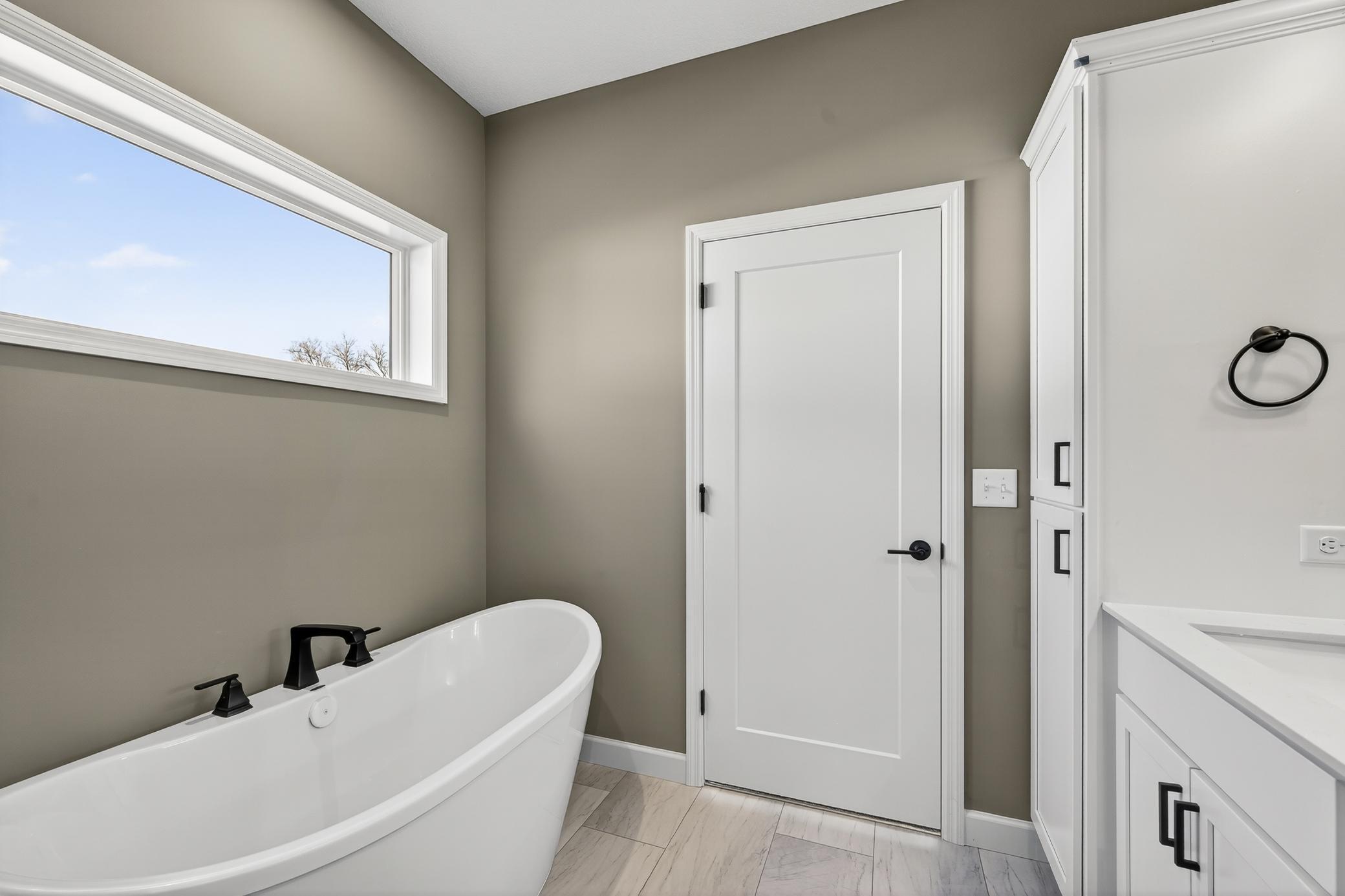 37-924 Yellowcrest St SW-39.jpg