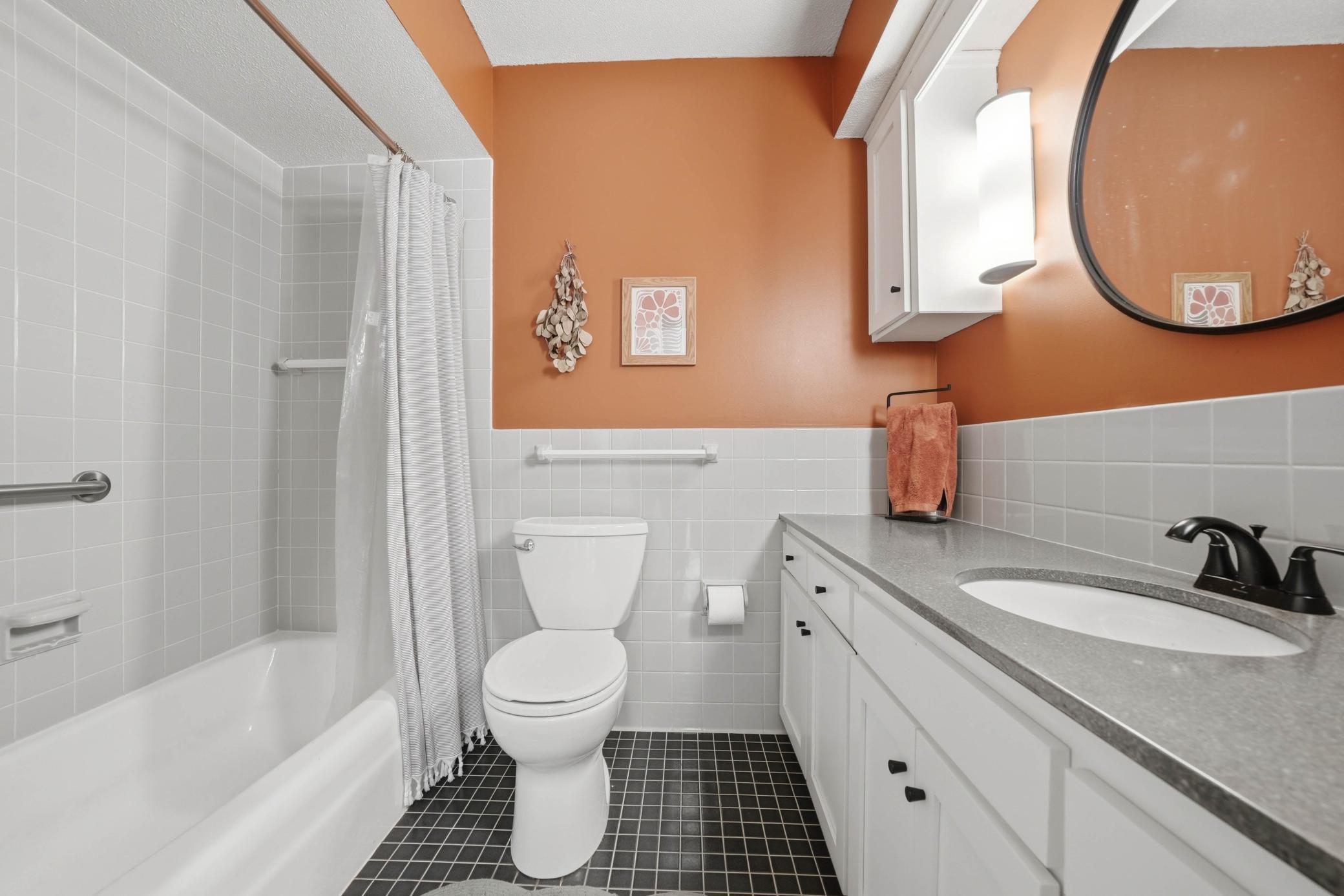 Mainfloor full bathroom with mid century style