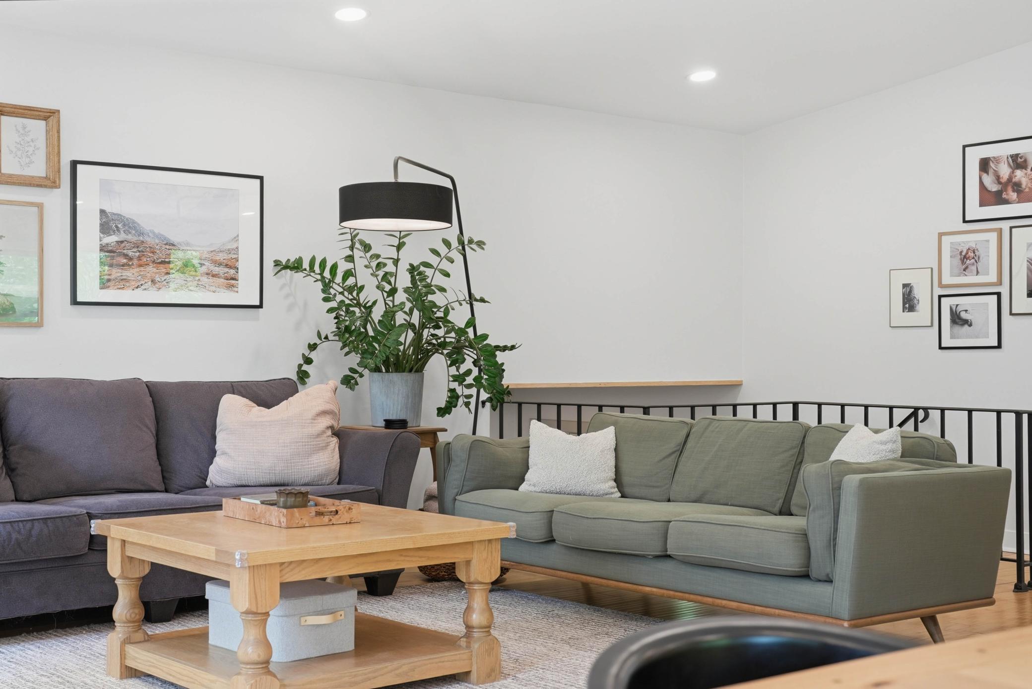 Vaulted ceilings throughout mainfloor