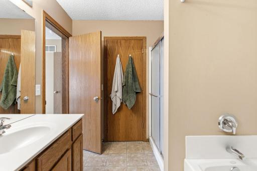 5146 Farnham Drive N, Hugo, MN 55038