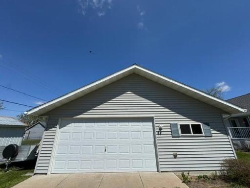 901 5th Street NE, Staples, MN 56479
