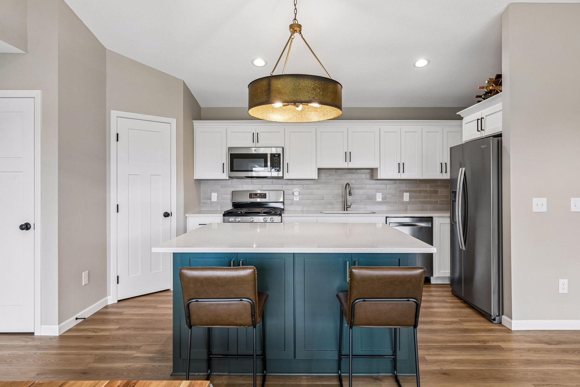 Perfect spot for breakfast or quick snack! Great area for hosting to display the food and beverages.
