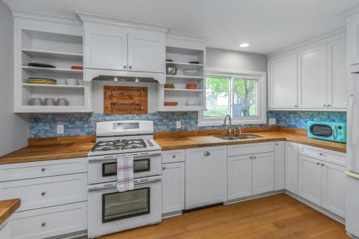 16404 Temple Drive S, Minnetonka, MN 55345