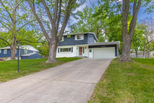 16404 Temple Drive S, Minnetonka, MN 55345