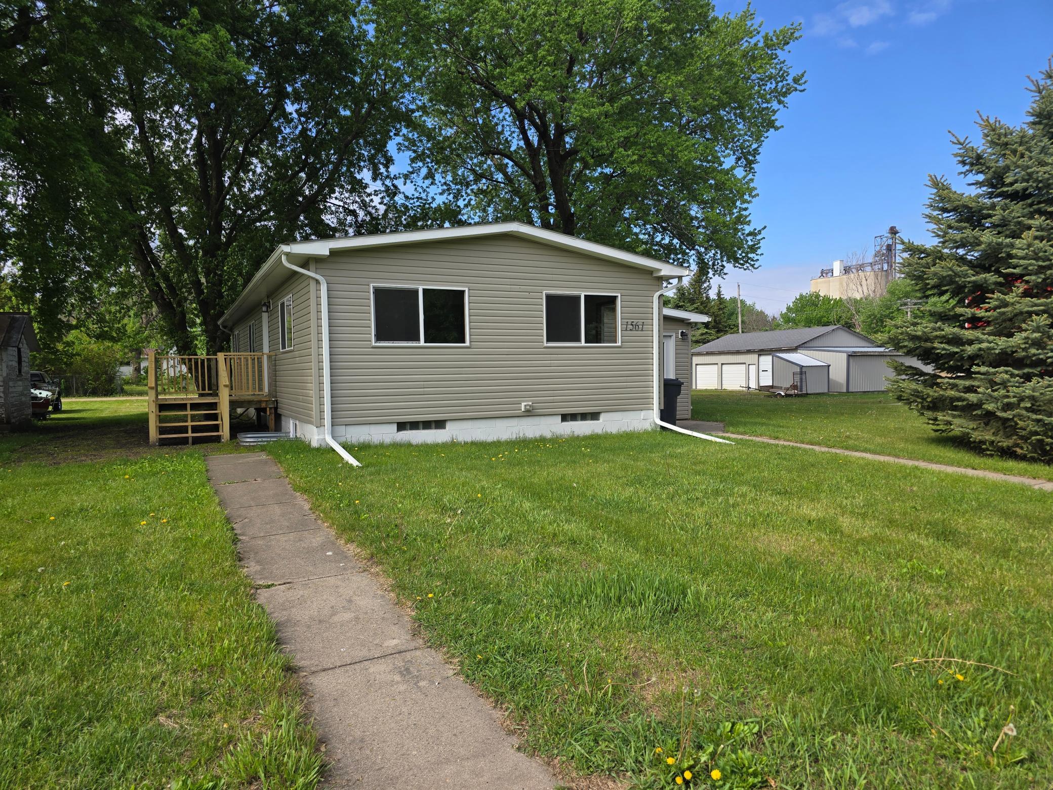 1561 Broadway left side