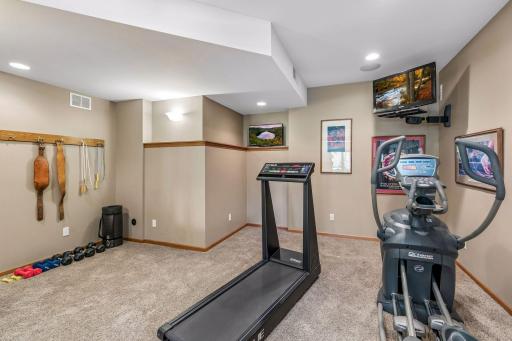 Great flex/exercise space here. Abundant recessed lighting and neutral decor!