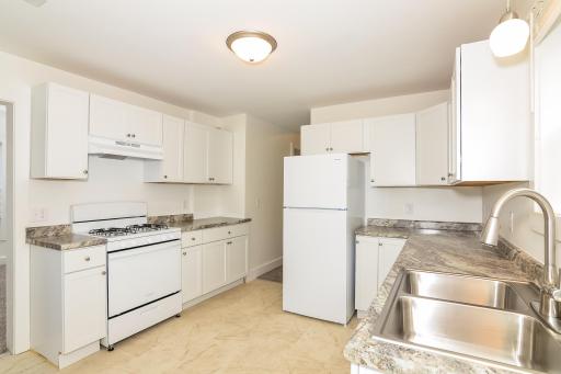 13-photo-Kitchen-2ea9bd6f-1dec-4ae1-af7b-e16fa776942a.jpg