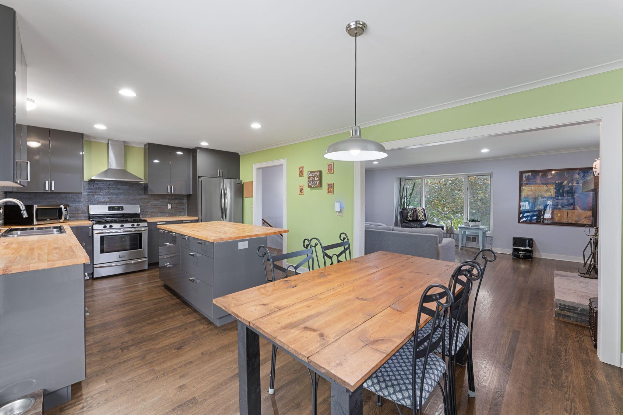 Dining room flow into kitchen