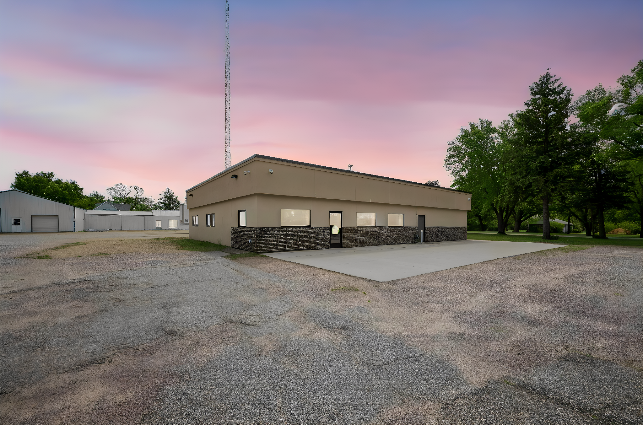 618 S Main St Winnebago MN-3 day to dusk.jpeg