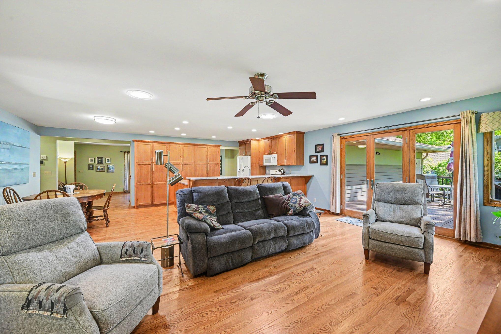 22x25 custom open floorplan kitchen/family room. Two Sola Tubes provide additional natural light to the space.