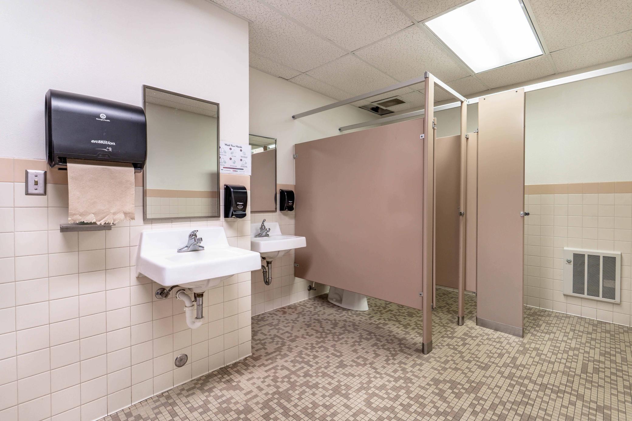 112 W Main St BL-209.jpg