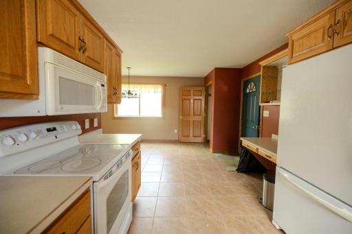 2 Line Drive, Morris, MN 56267