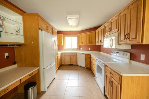 2 Line Drive, Morris, MN 56267