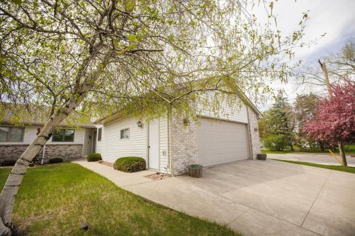 2 Line Drive, Morris, MN 56267