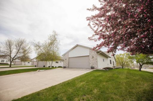2 Line Drive, Morris, MN 56267
