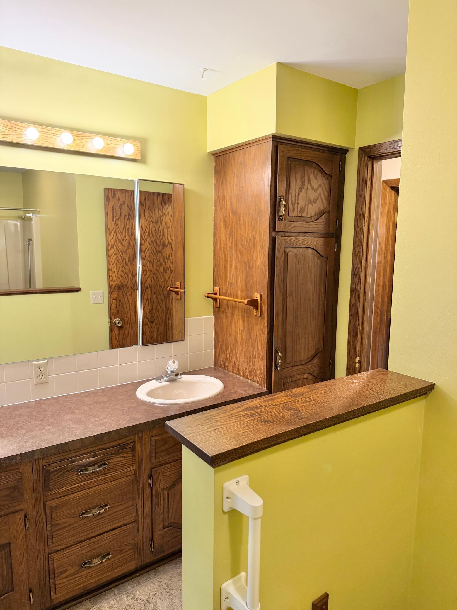 Main floor full bath
