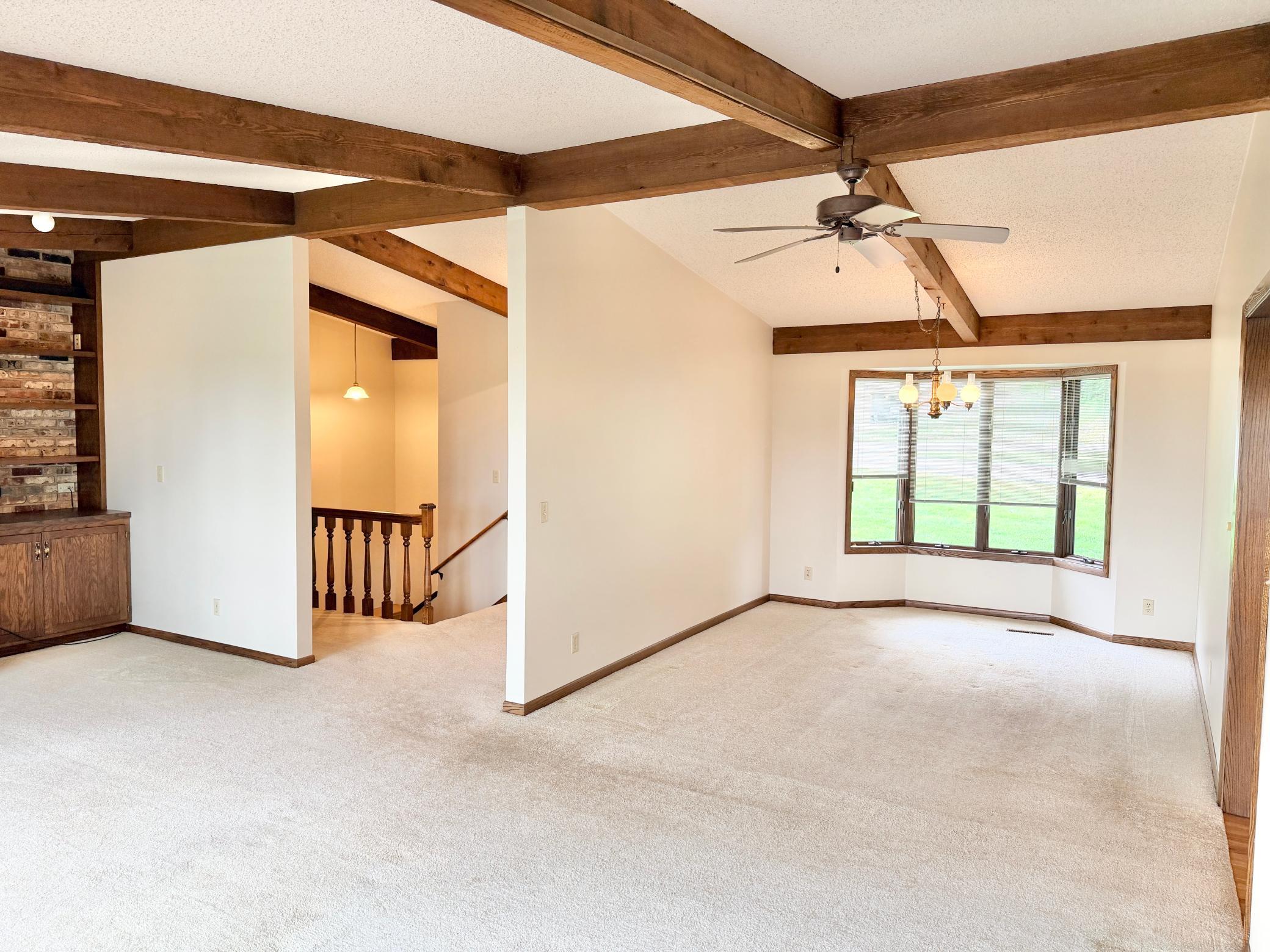Living room/dining area
