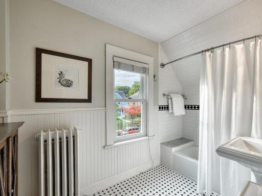 132 W 36th Street, Minneapolis, MN 55408