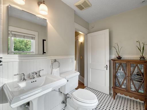 132 W 36th Street, Minneapolis, MN 55408
