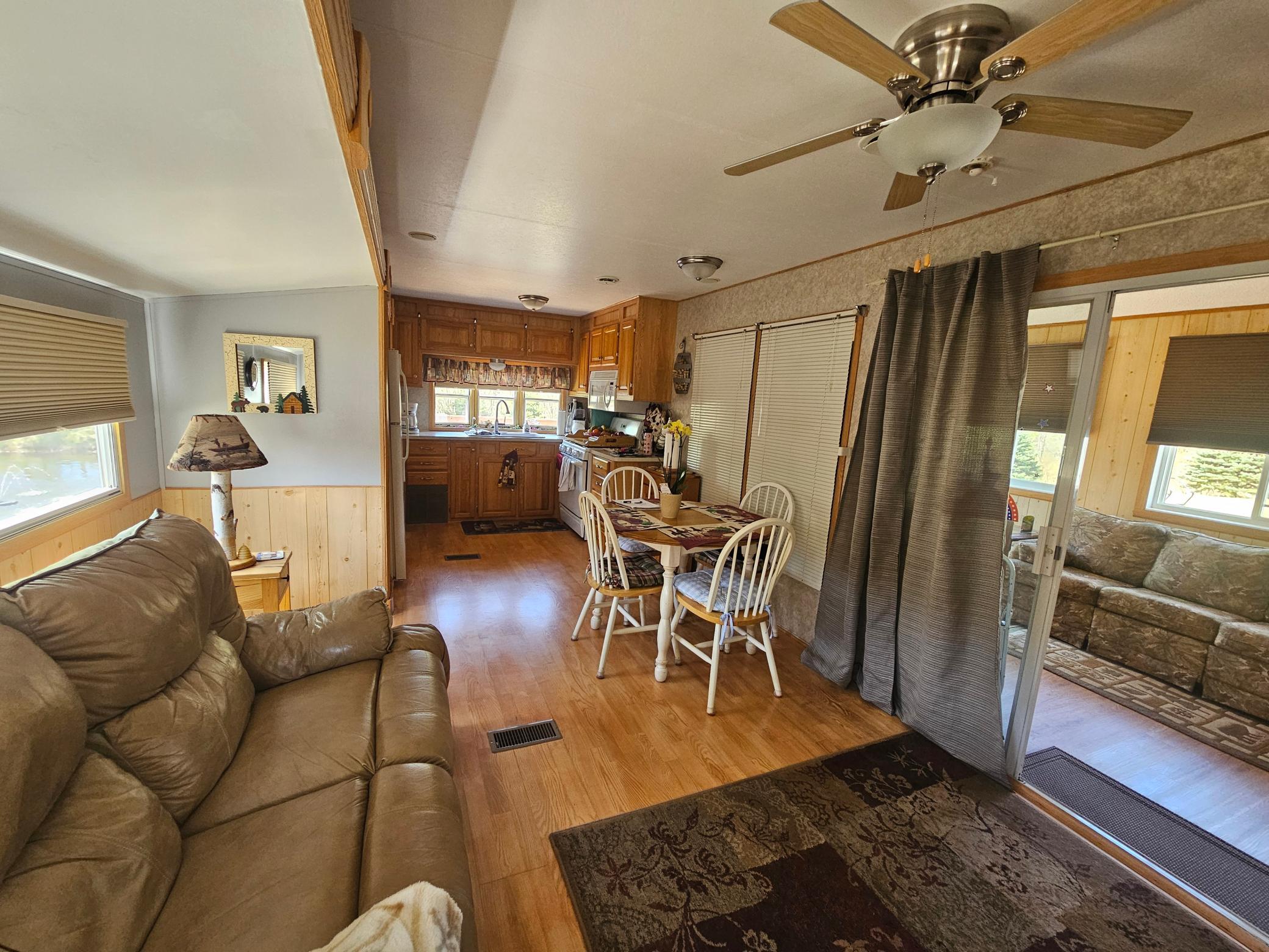 Living looking to kitchen