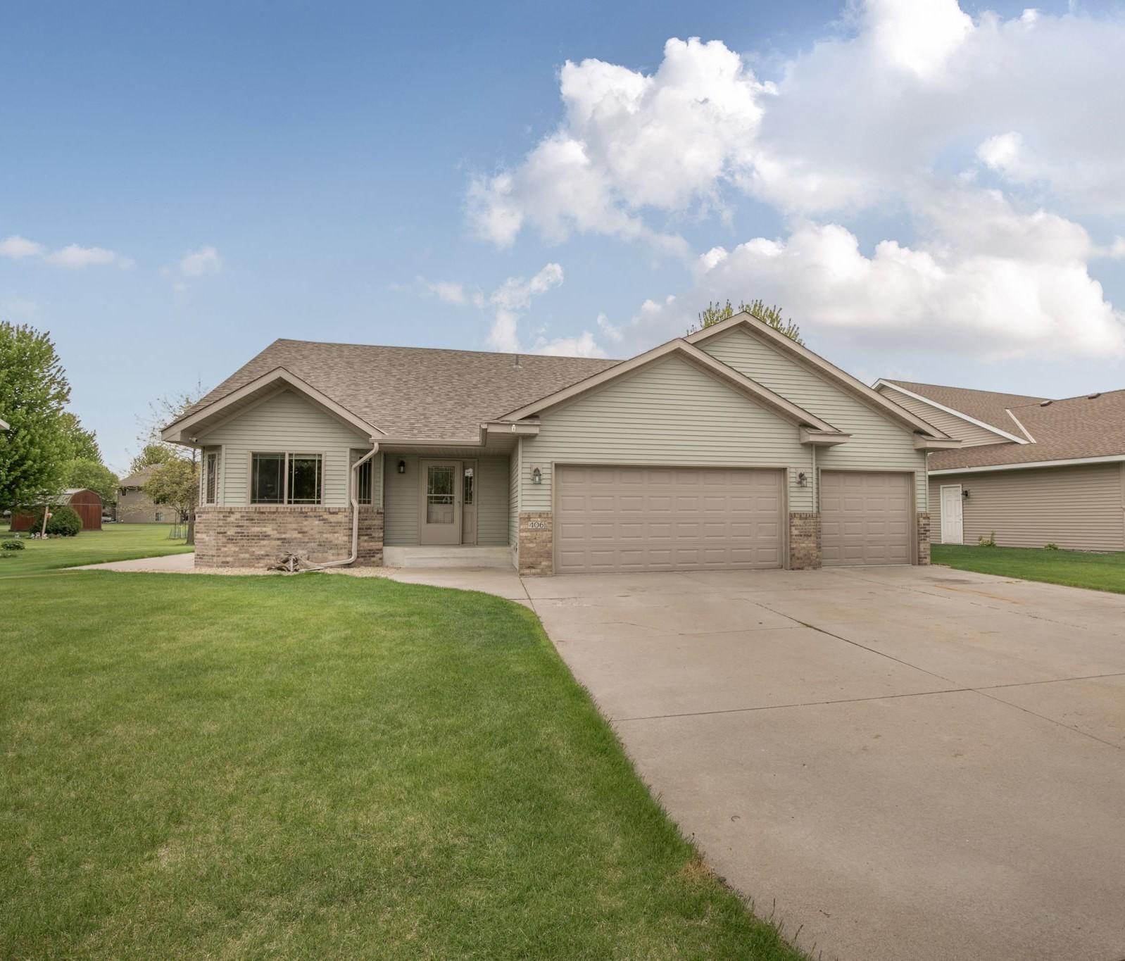 Tri-level with steel siding & asphalt shingles