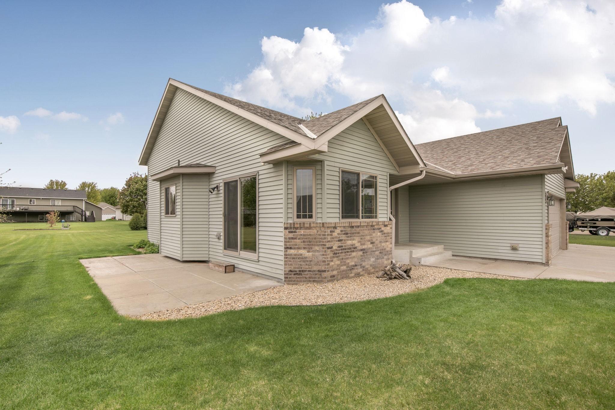 25'x10' patio off the dining room perfect for grilling and entertaining