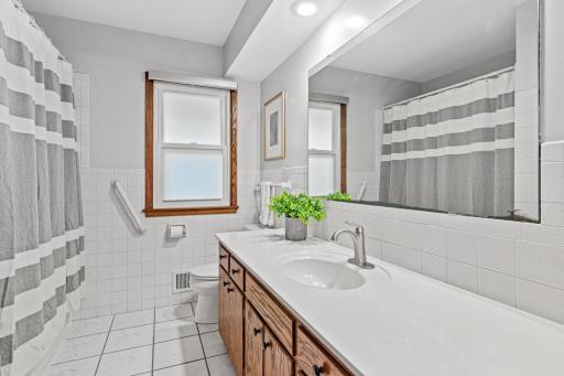 Large main floor full bath