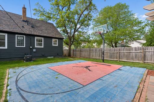 1877 Graham Avenue, Saint Paul, MN 55116