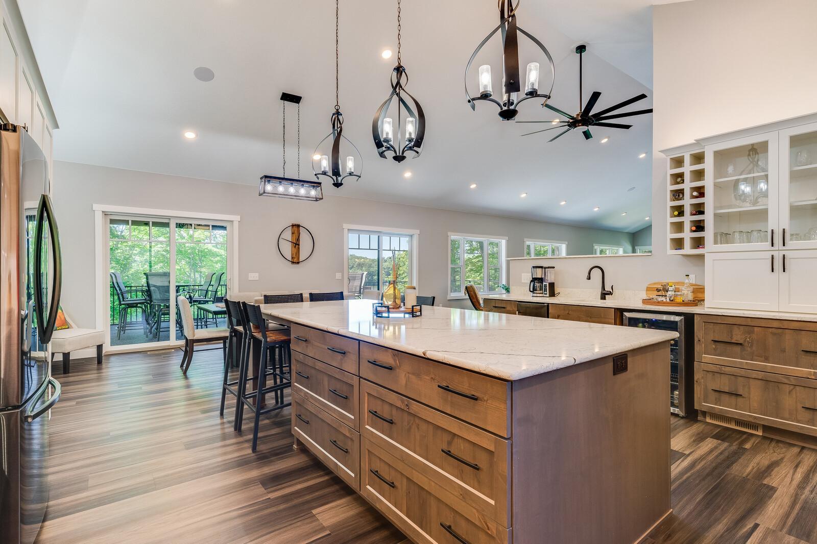 88_updated2568_28_1_4thSt_Kitchen4_mls.jpg