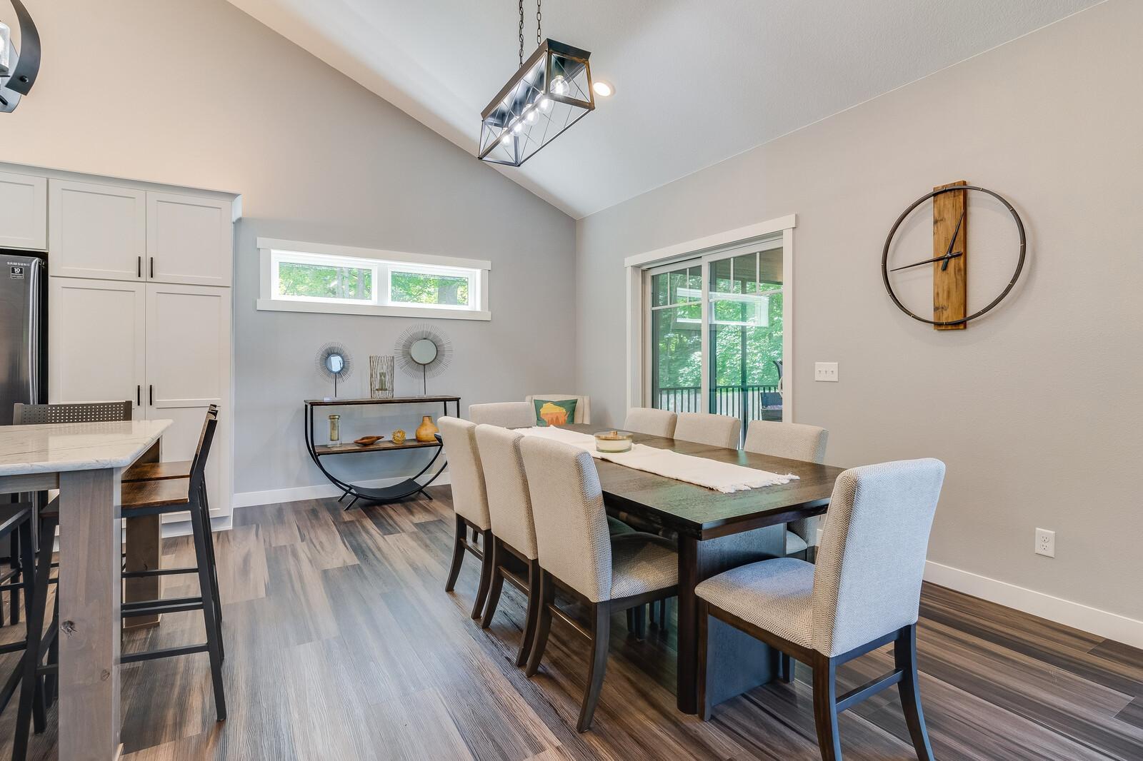 61_updated2568_28_1_4thSt_Dinette1_mls.jpg