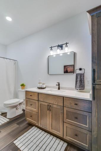 100_updated2568_28_1_4thSt_MasterBathroom2_mls.jpg