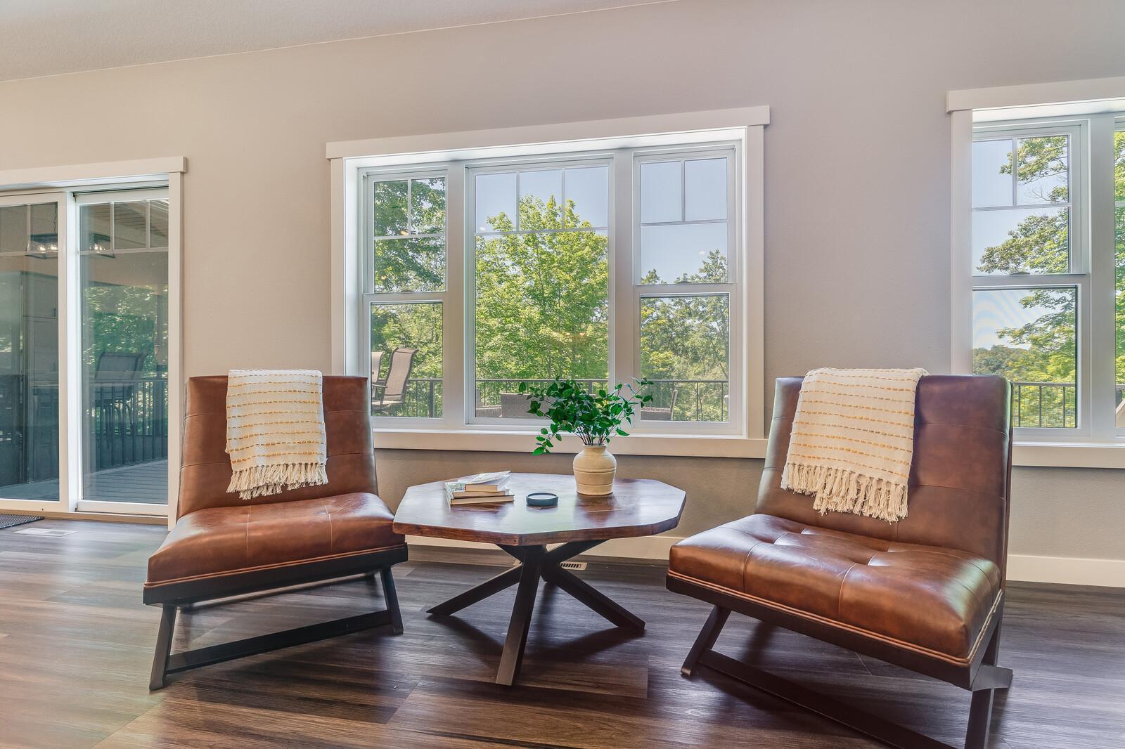 105_updated2568_28_1_4thSt_SittingArea1_1_mls.jpg
