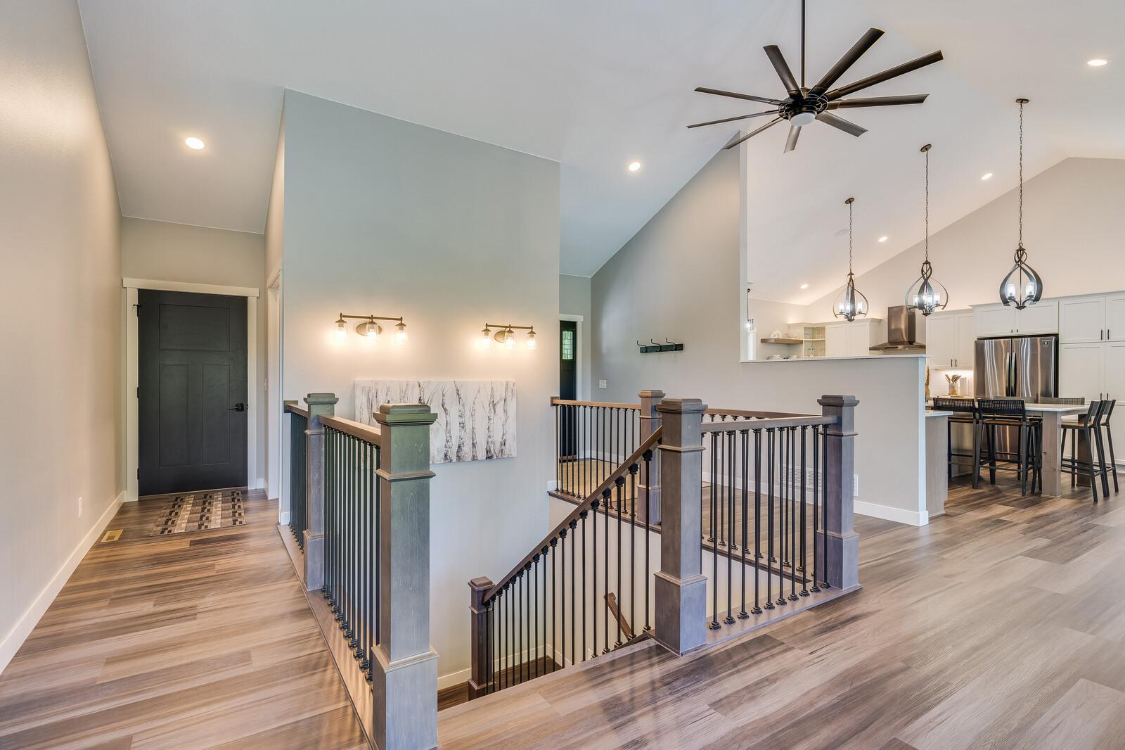 107_updated2568_28_1_4thSt_Stairway1_mls.jpg