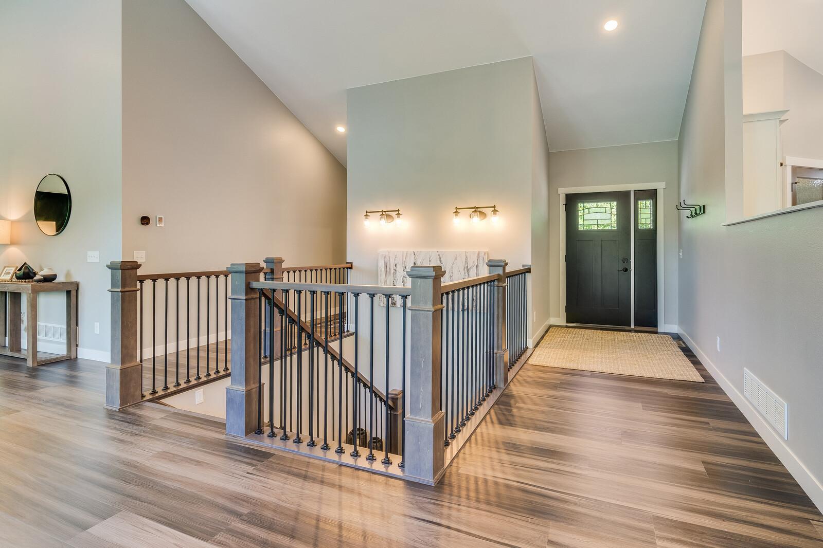 64_updated2568_28_1_4thSt_Entry1_mls.jpg