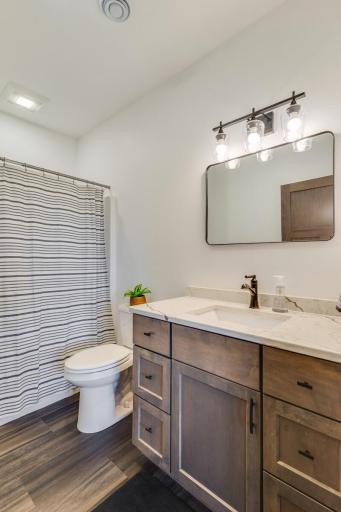53_updated2568_28_1_4thSt_Bathroom2_2_mls.jpg