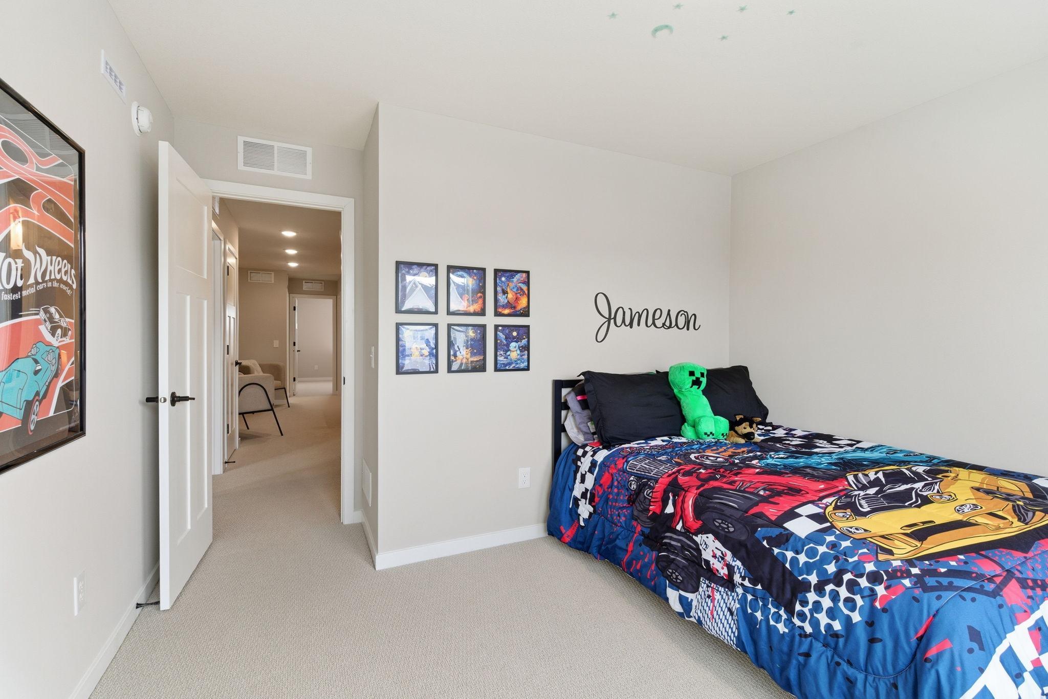 The spacious layout easily accommodates a bedroom, home office, or creative space, while the walk-in closet provides generous storage.