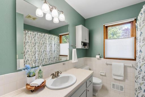 2420 Ensign Avenue N, Minneapolis, MN 55427