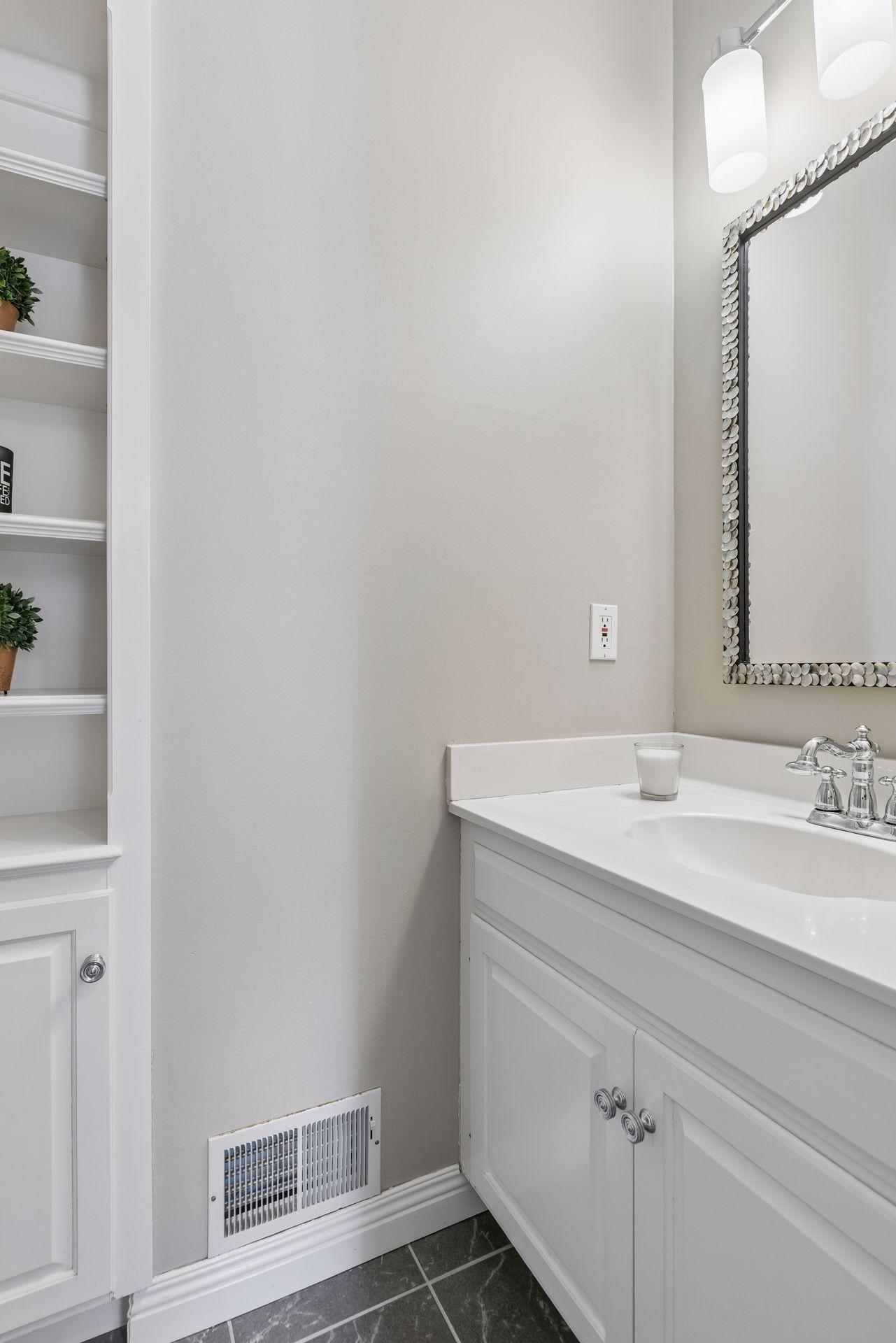 1/2 bath just off garage entrance and lauandry room