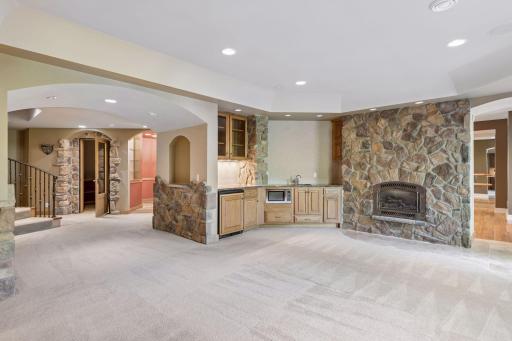 wet bar with beverage storage and microwave