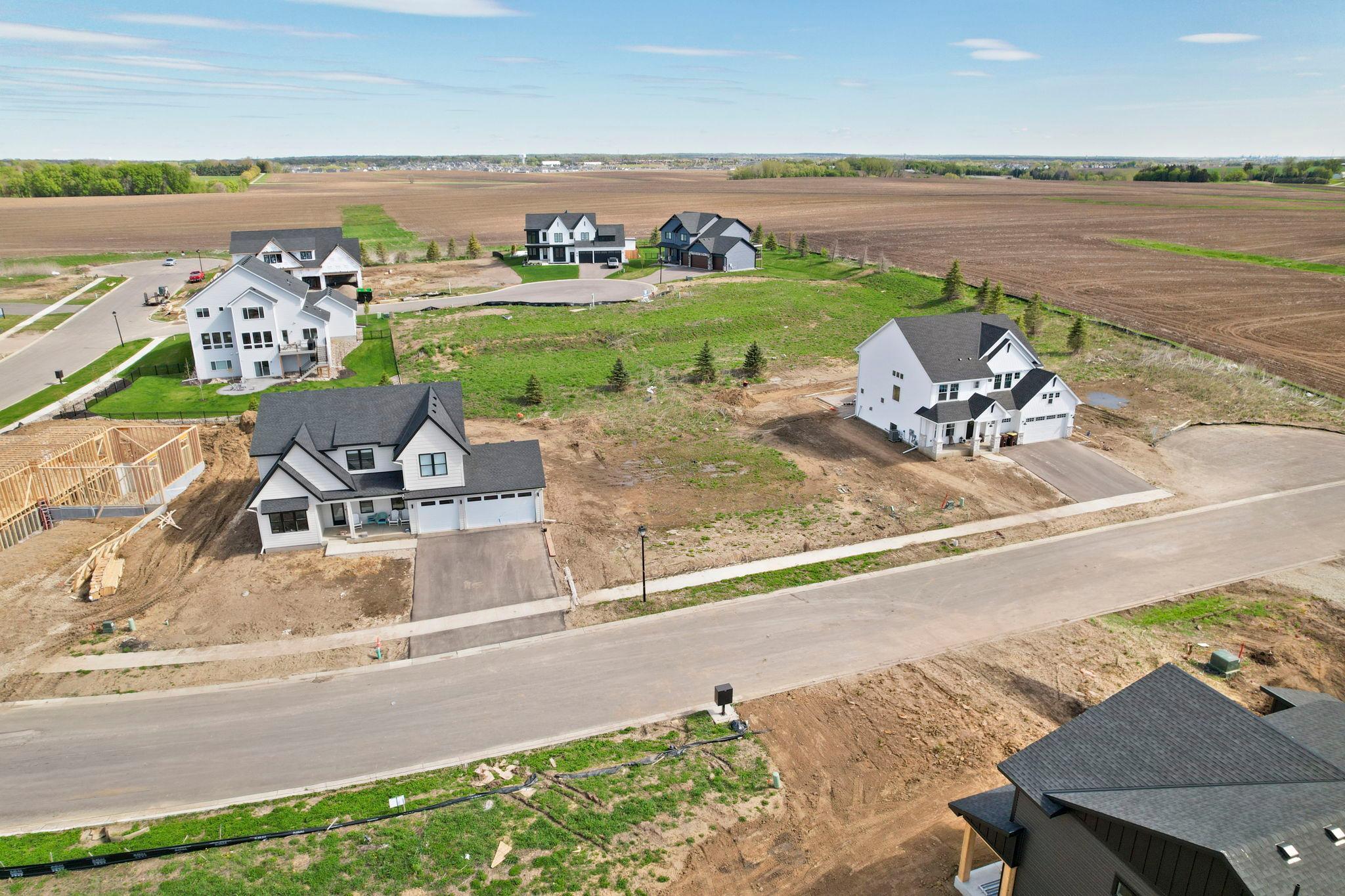 Step outside your door and enjoy scenic walking trails, lush parks, and all the conveniences of nearby local restaurants, boutique shopping, and everyday essentials.