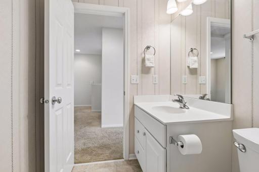 Upper level full bath.