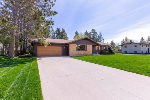 910 SW 4th Avenue, Grand Rapids, MN 55744