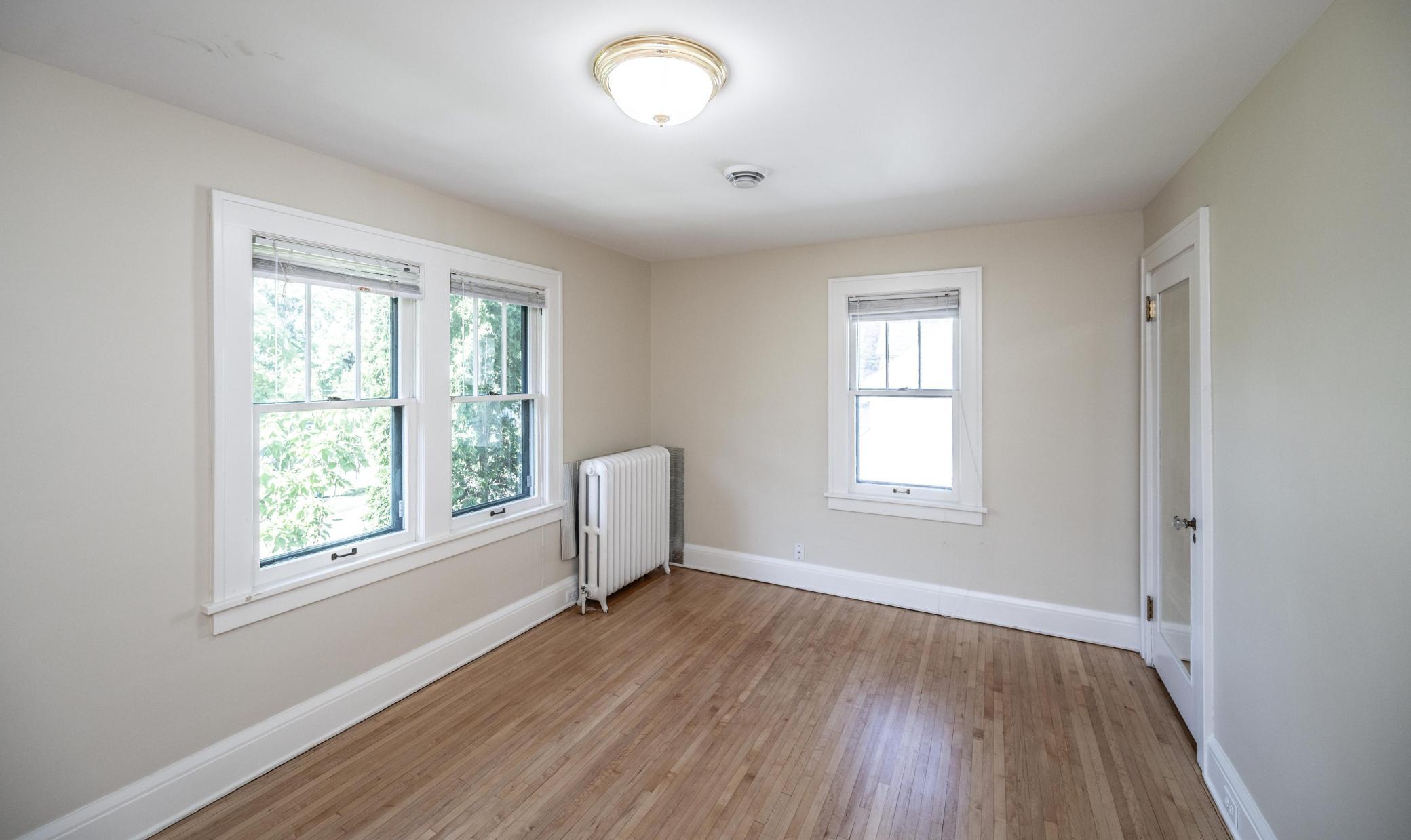 Second bedroom with lots of light
