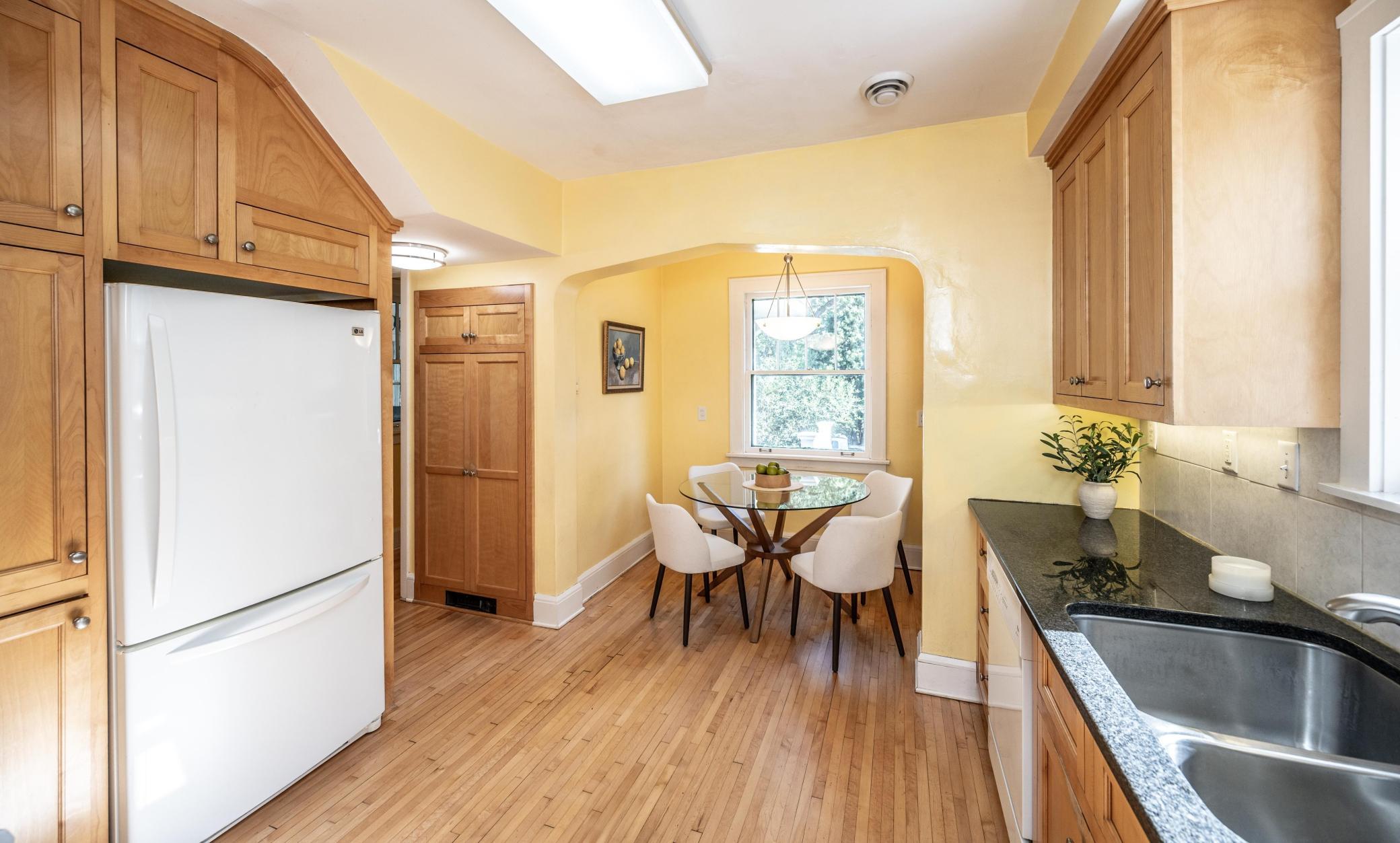 Bright cheery kitchen