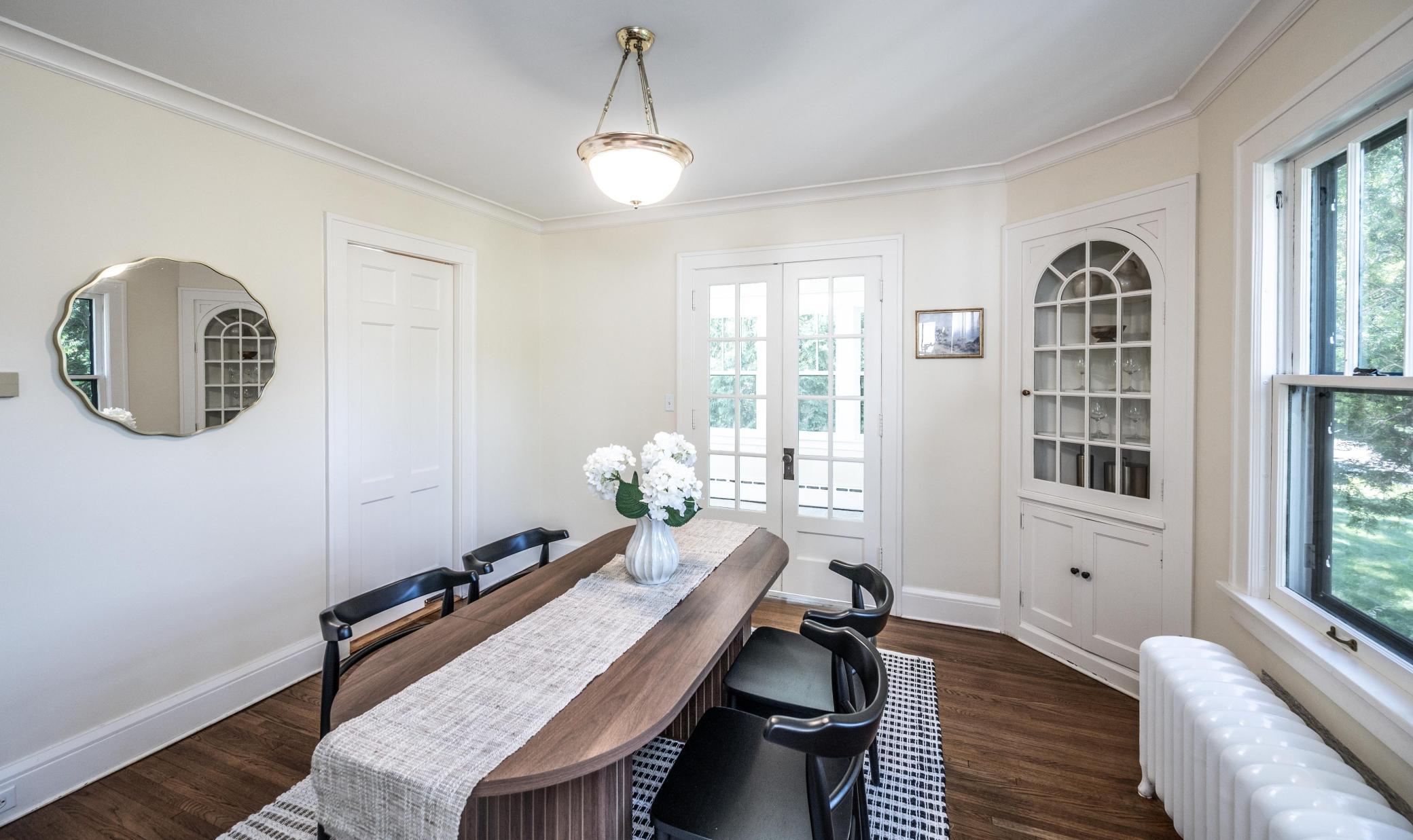 Dining room can be open or closed to the kitchen and sunroom