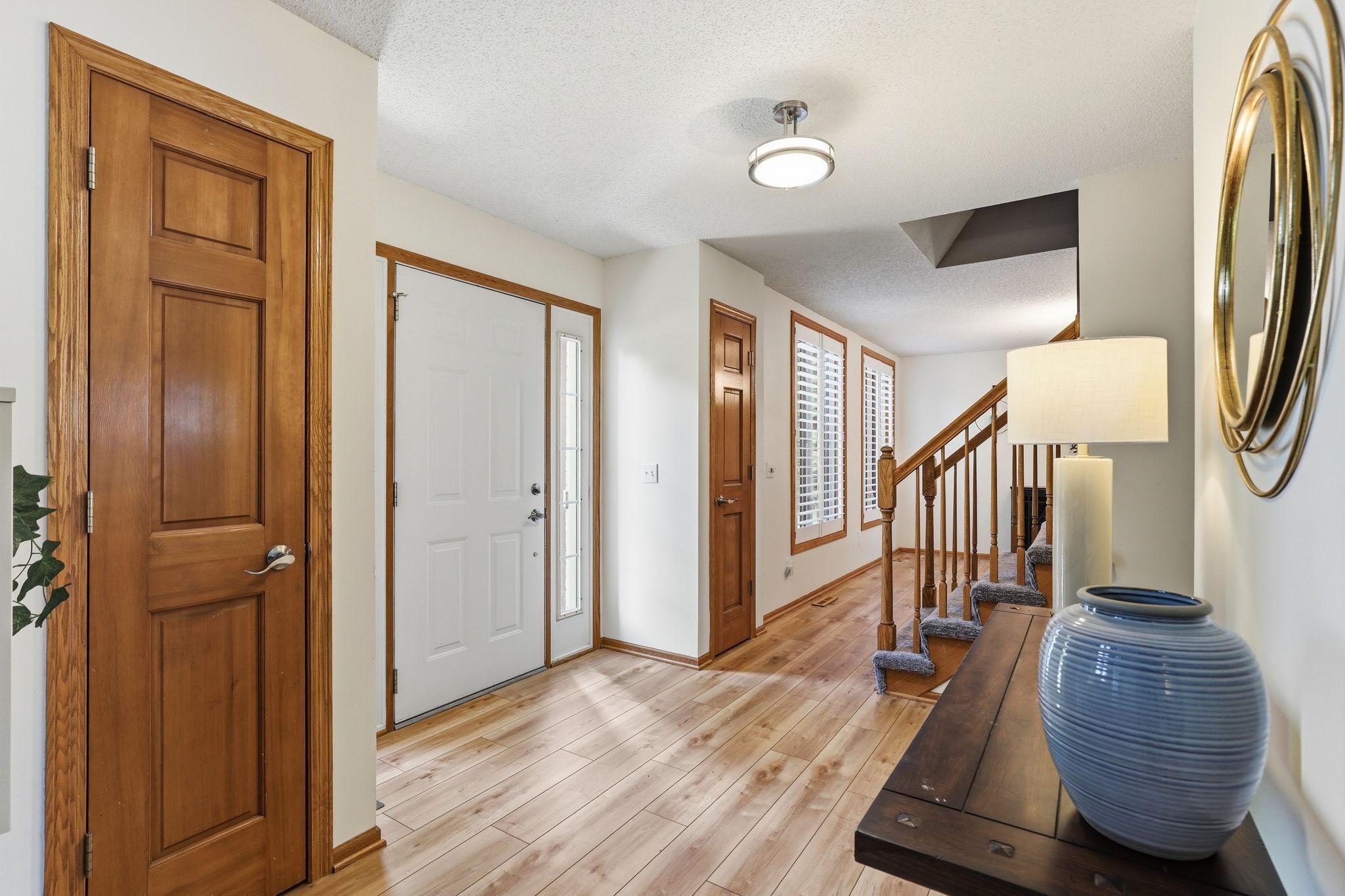 4-web-or-mls-2361-Stone-Creek-Dr-04.jpg