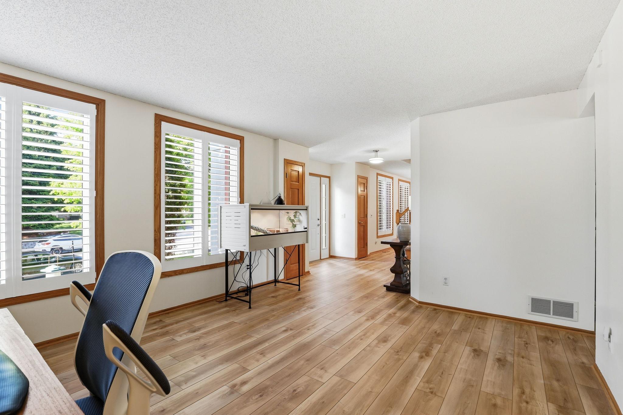 8-web-or-mls-2361-Stone-Creek-Dr-09.jpg